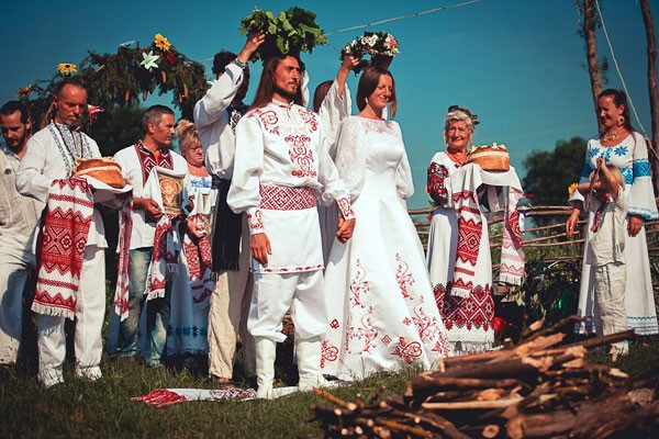 Incontri russi e tradizioni di matrimonio