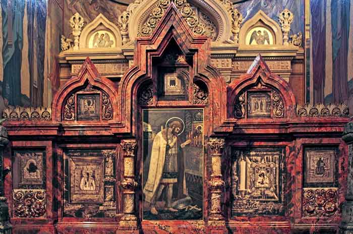 Il kiot con l'icona raffigurante San principe Alessandro Nevskij