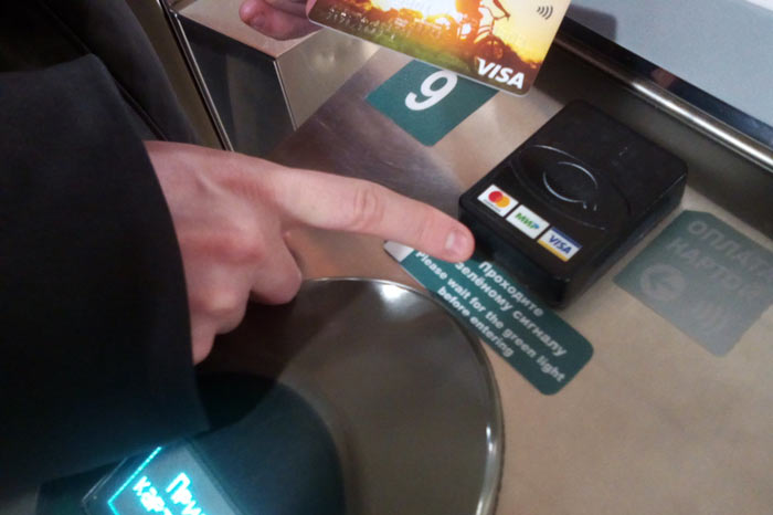 pagare la metropolitana di san pietroburgo con la carta di credito con paypass